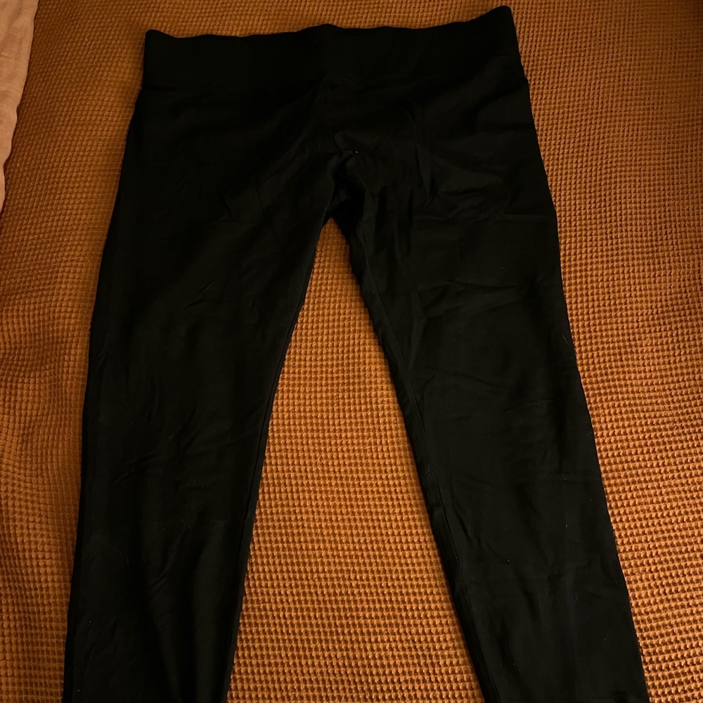 HUE Black Leggings
